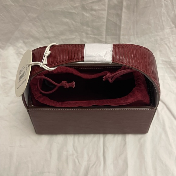 STAUD Caroline Bag in Raspberry - Picture 4 of 11